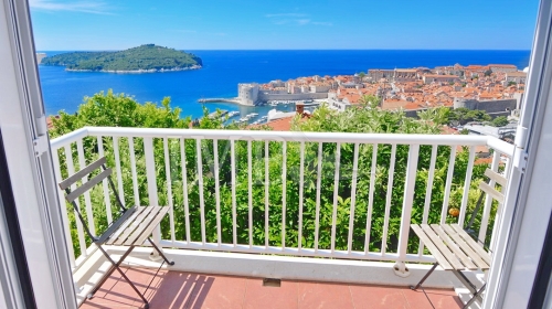 Villa of 350 m2 on exclusive location with panoramic view of the sea and the Old Town - Dubrovnik